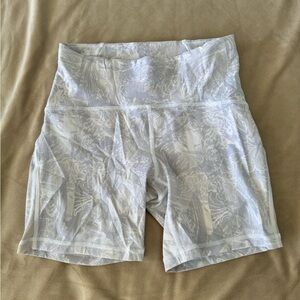 Lululemon Wunder Train High Rise Short 6”